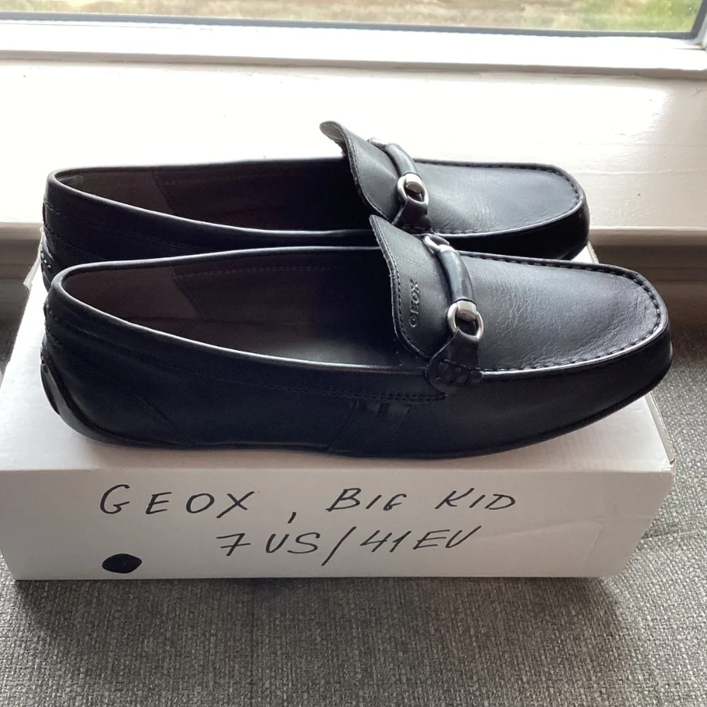 Geox Fast 3 Bit Loafer (Big Kid) 7US / 41EU